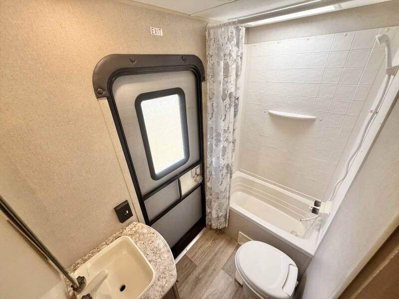 2017 Coleman 2405BH