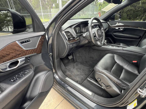 2017 Volvo XC90 T6 Momentum