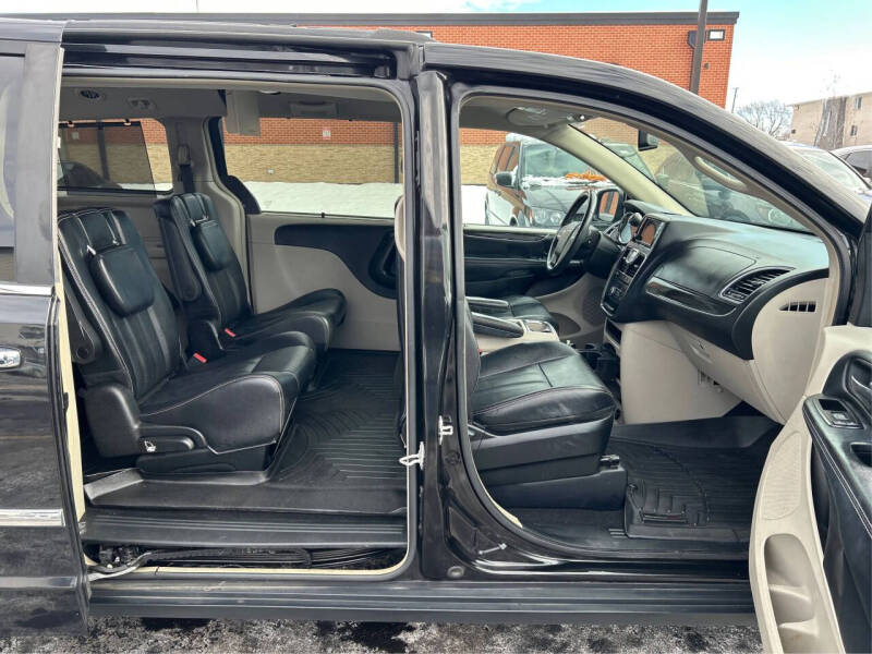 2015 Chrysler Town and Country Touring