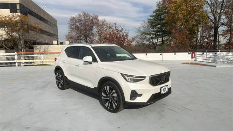 2025 Volvo XC40 B5 Plus Bright Theme
