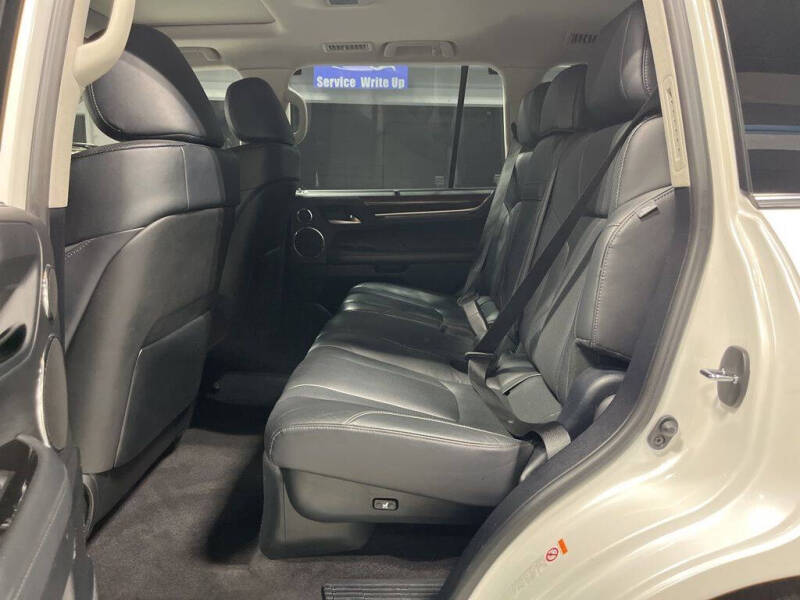 2019 Lexus LX 570