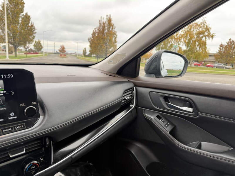 2022 Nissan Rogue SL