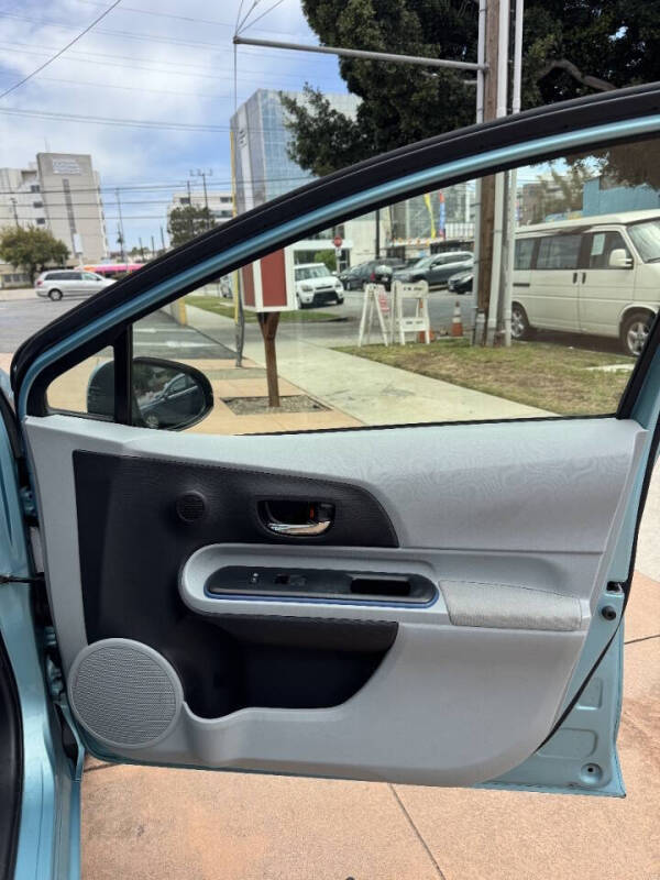 2013 Toyota Prius c One