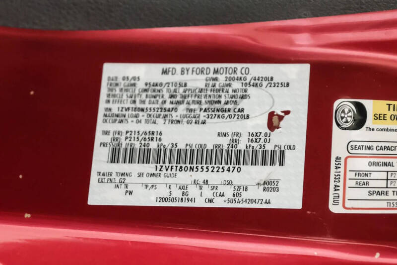 2005 Ford Mustang V6 Deluxe