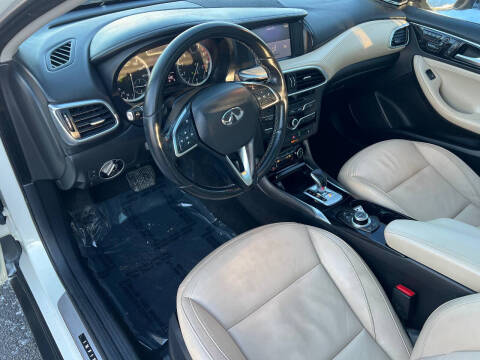 2018 Infiniti QX30 Luxury