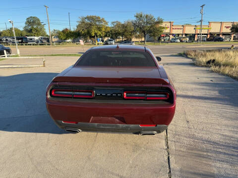 2017 Dodge Challenger SXT Plus