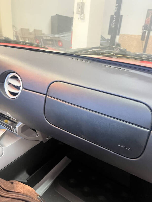 2005 Ford GT Base - Photo 74