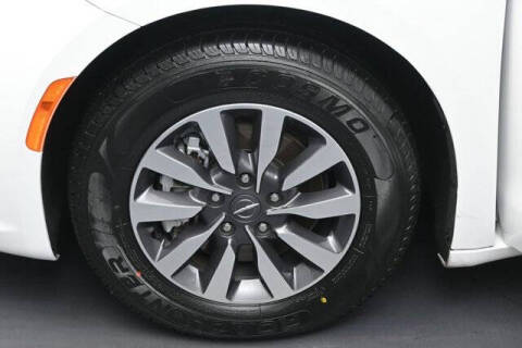 2024 Chrysler Pacifica Plug-In Hybrid Select
