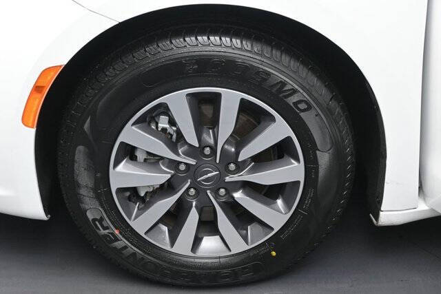 2024 Chrysler Pacifica Plug-In Hybrid Select