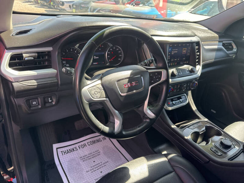 2023 GMC Acadia SLT