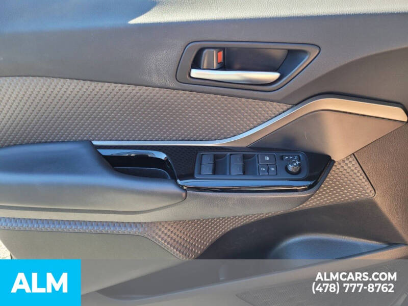 2022 Toyota C-HR XLE