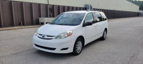 2006 Toyota Sienna for sale at EXPRESS MOTORS in Grandview MO