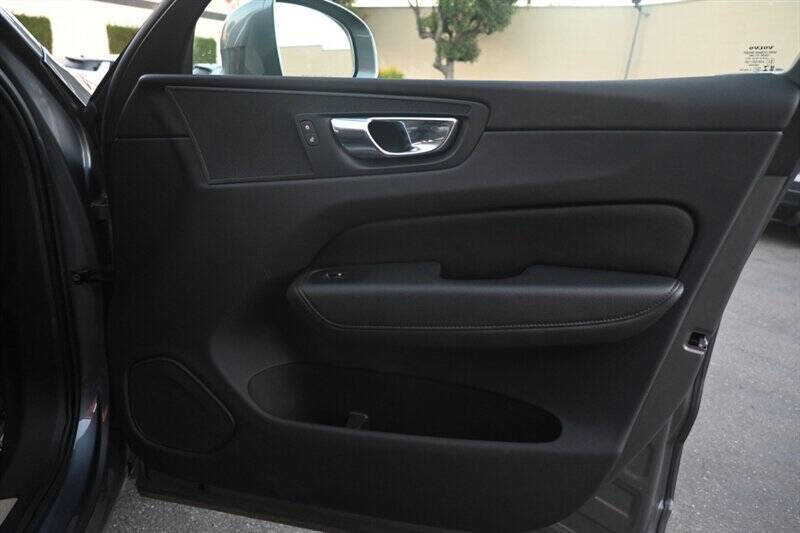 2020 Volvo XC60 T5 Momentum