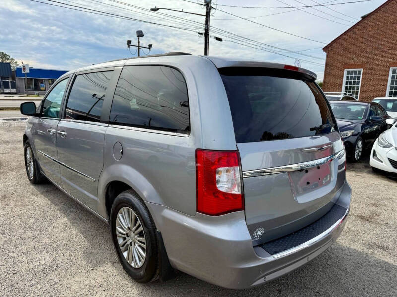 2014 Chrysler Town and Country Touring-L