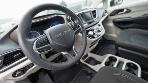 2022 Chrysler Voyager LX