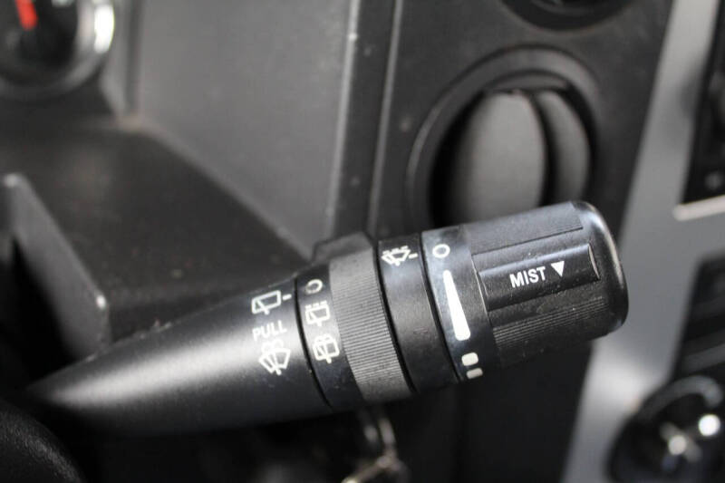 2008 Jeep Commander Sport