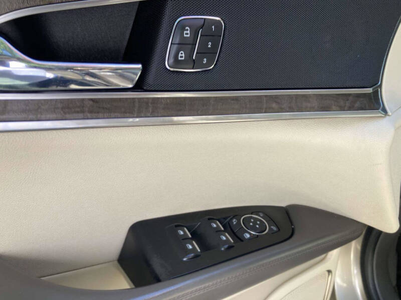 2019 Lincoln Nautilus Select