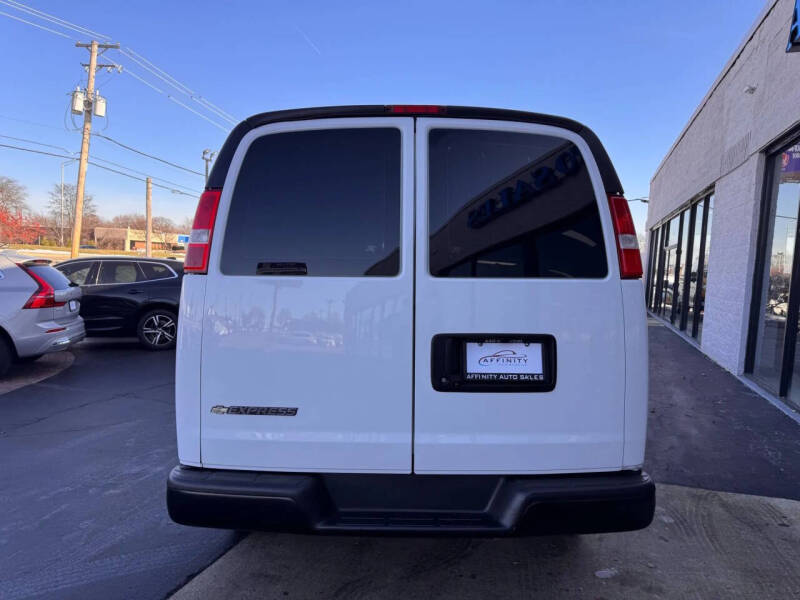 2022 Chevrolet Express 2500