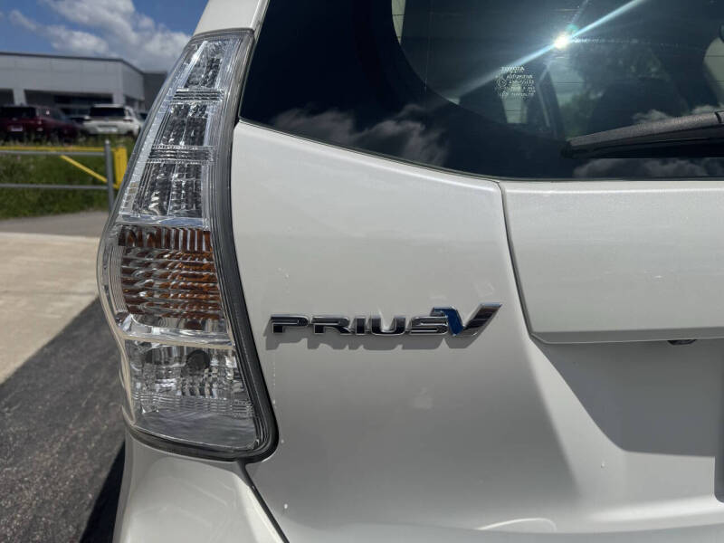 2012 Toyota Prius v Five