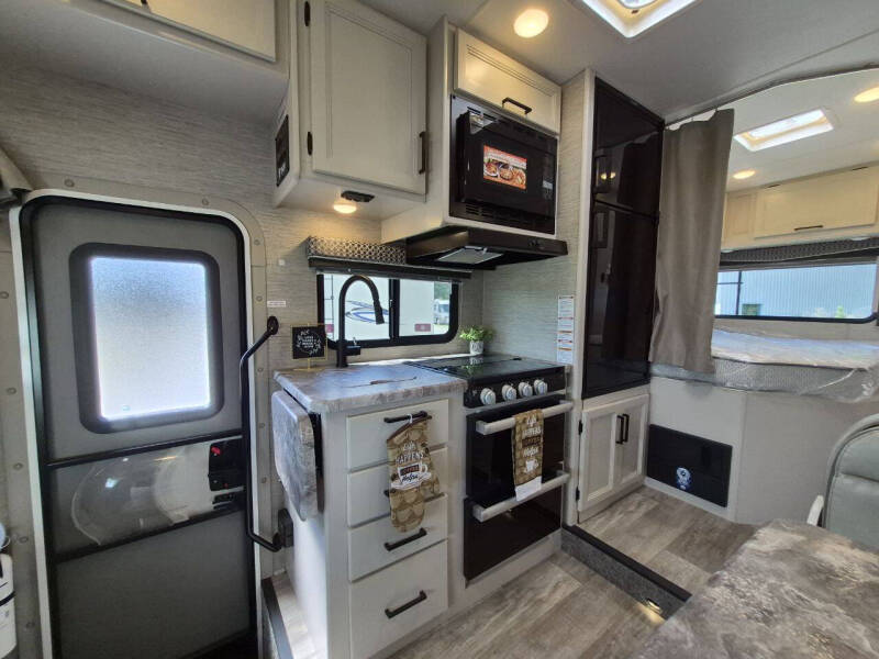 2023 Thor Motor Coach Chateau 22E