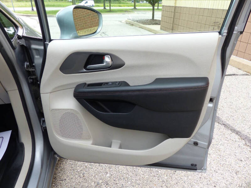 2020 Chrysler Pacifica Touring L