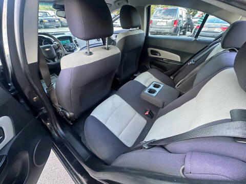 2013 Chevrolet Cruze LS Manual