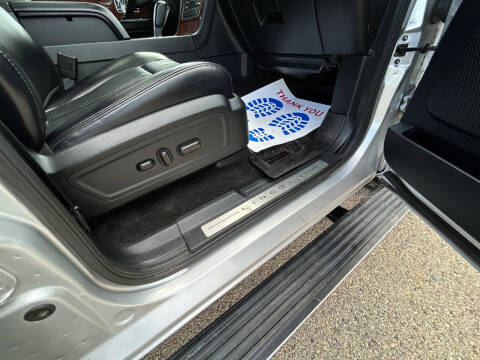 2017 Lincoln Navigator Select