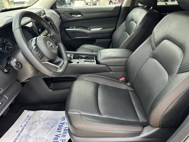 2024 Nissan Pathfinder SL