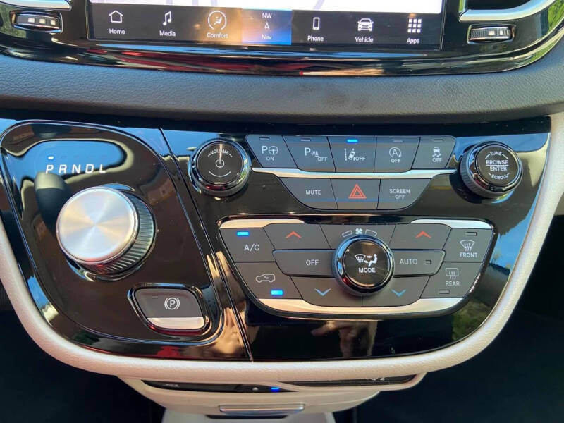 2022 Chrysler Pacifica Touring L