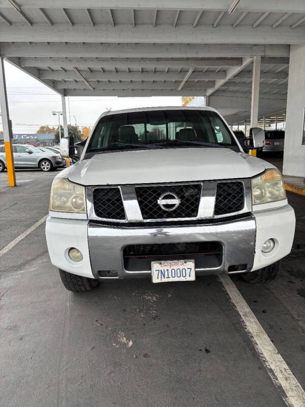 2004 Nissan Titan LE