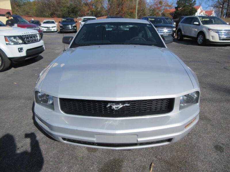 2006 Ford Mustang null photo 2