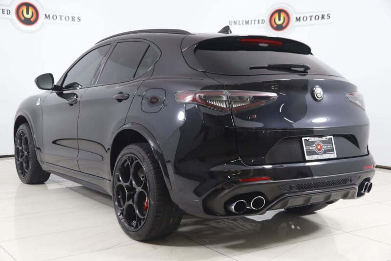 2024 Alfa Romeo Stelvio Quadrifoglio Carbon