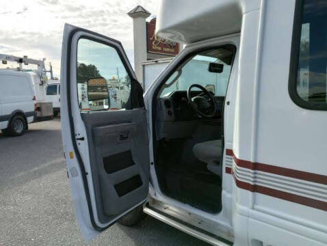 2017 Ford E-Series E-450 SD