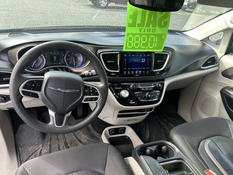 2017 Chrysler Pacifica Touring-L