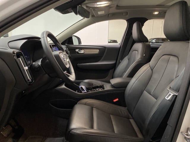 2025 Volvo XC40 B5 Plus Dark Theme