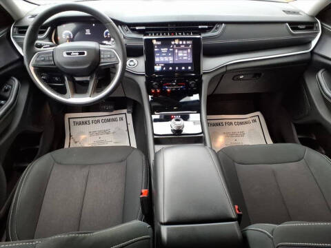 2024 Jeep Grand Cherokee Laredo