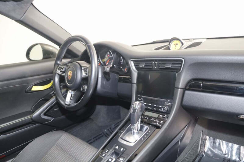 2019 Porsche 911 Carrera