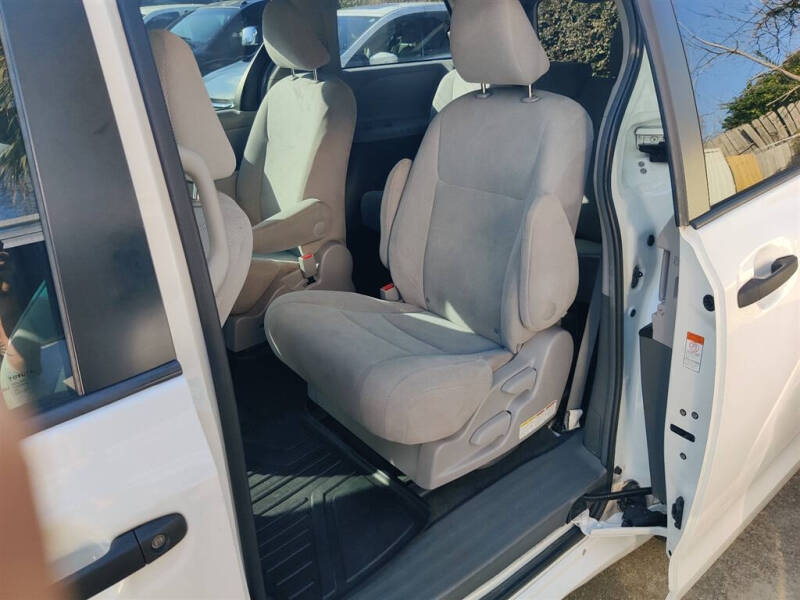 2017 Toyota Sienna L 7-Passenger