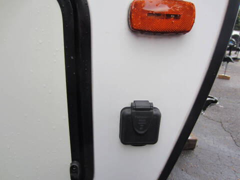 2021 Coleman Light Series 1805RB