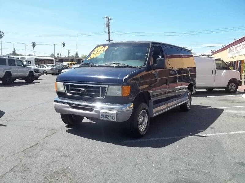 2003 Ford Econoline Wagon XLT photo 13