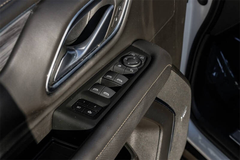 2022 GMC Yukon XL SLT