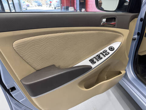 2012 Hyundai Accent GLS