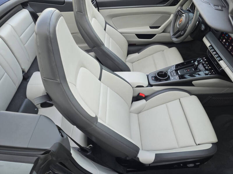 2025 Porsche 911 Carrera