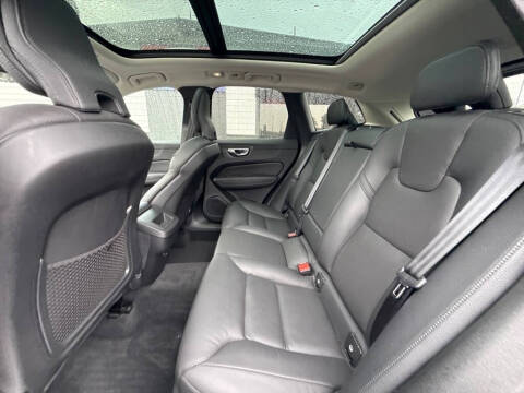 2022 Volvo XC60 B5 Momentum