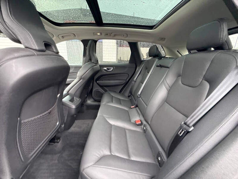 2022 Volvo XC60 B5 Momentum