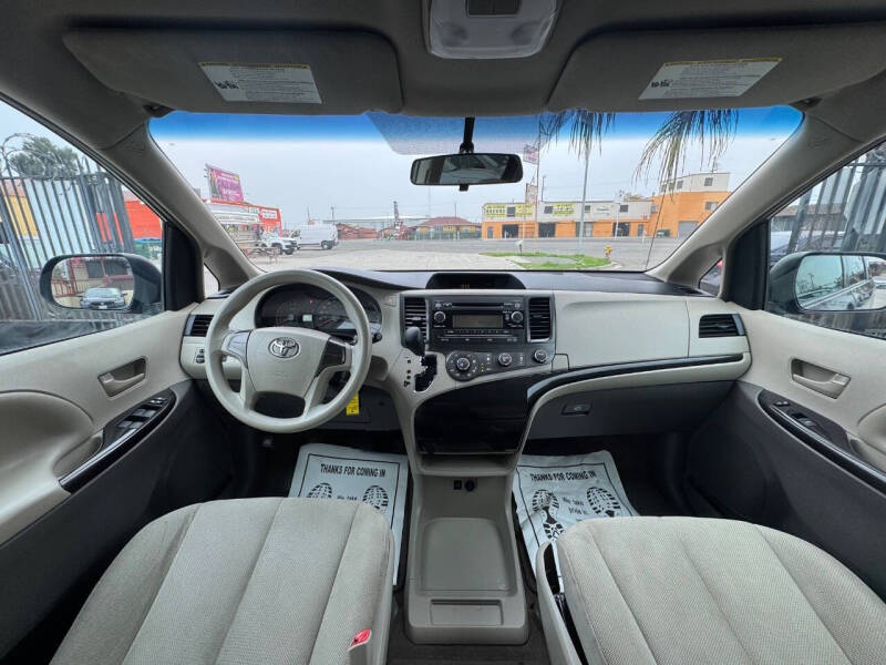 2013 Toyota Sienna L 7-Passenger