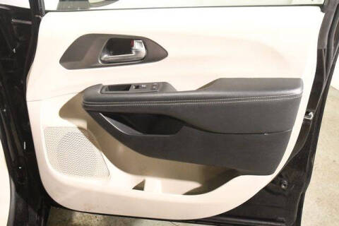 2024 Chrysler Pacifica Plug-In Hybrid Select