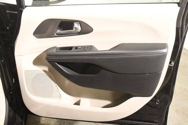 2024 Chrysler Pacifica Plug-In Hybrid Select