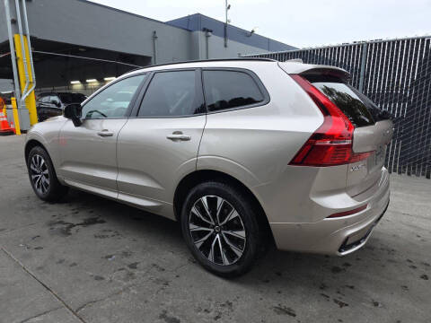 2025 Volvo XC60 B5 Plus Dark Theme