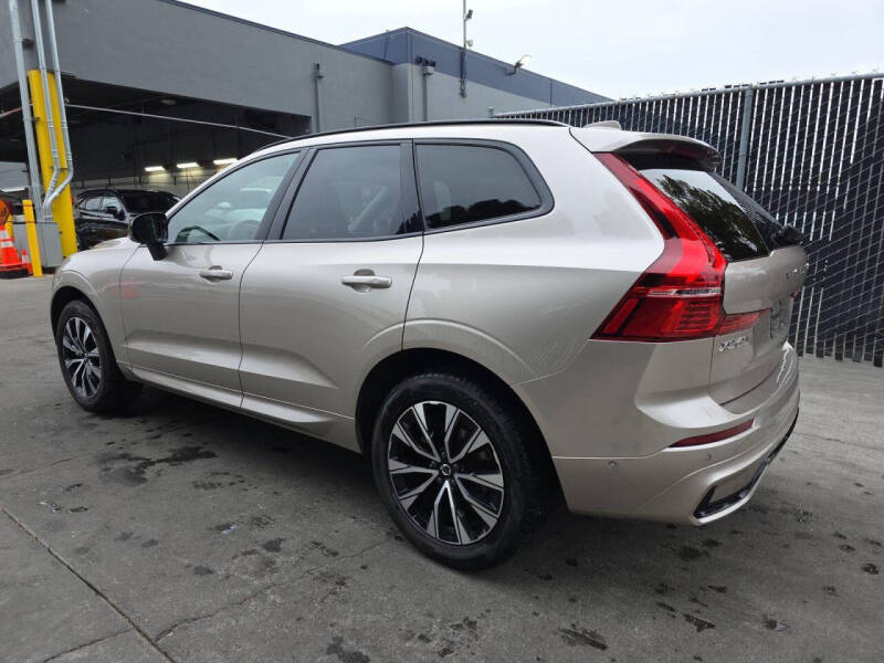 2025 Volvo XC60 B5 Plus Dark Theme